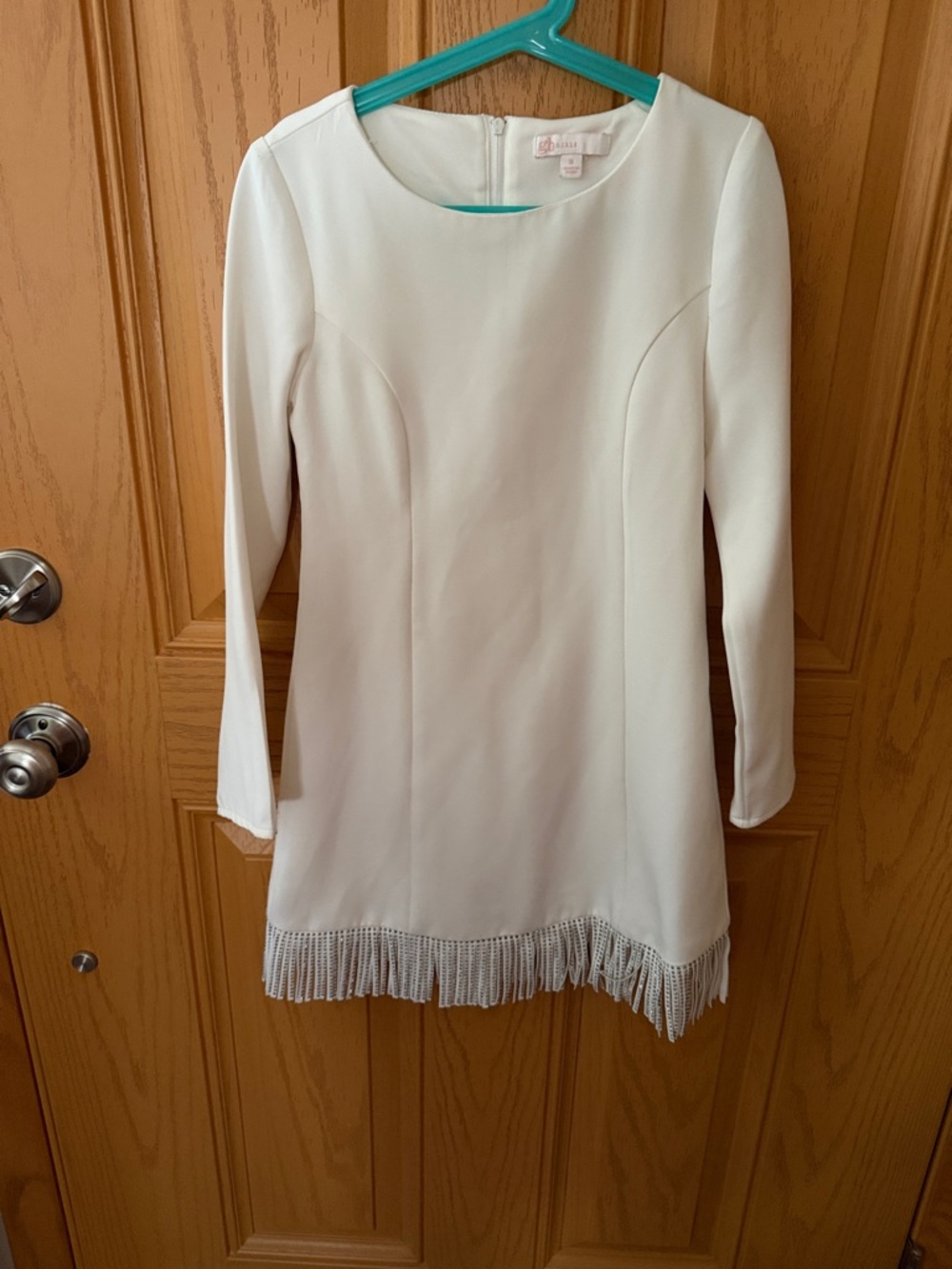 gb girls size 8 chic Cream Scoop-Neck Dress with Subtle Fringe